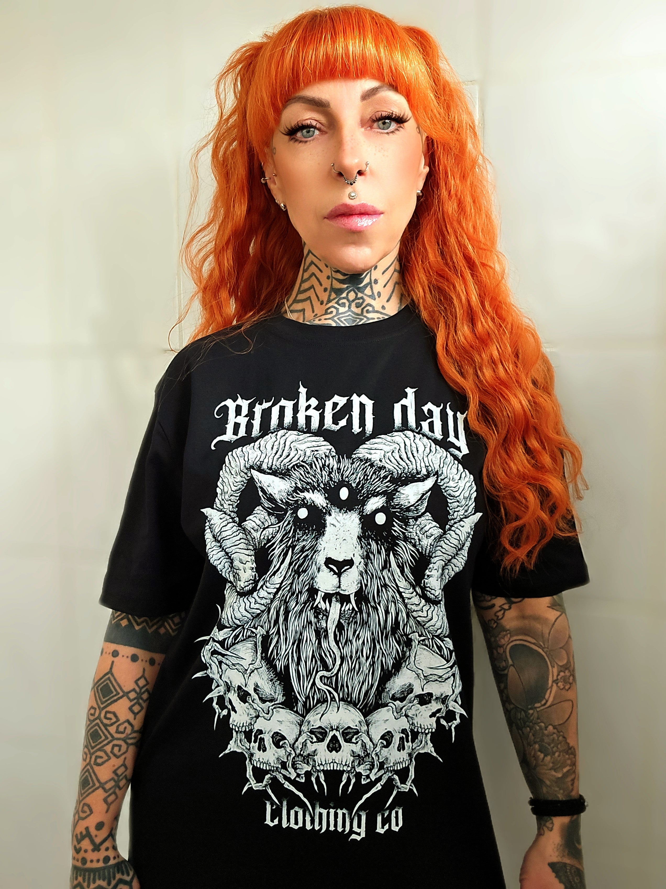 'HELL BEAST' TEE