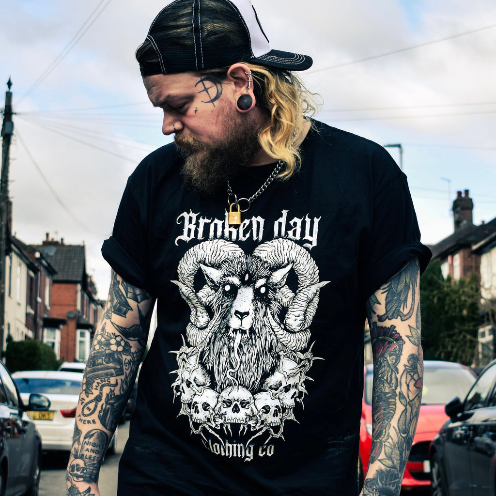 'HELL BEAST' TEE