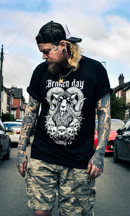 'HELL BEAST' TEE