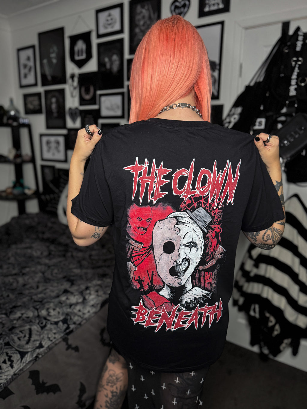 'THE CLOWN BENEATH' TEE - SLIPKNOT X TERRIFIER