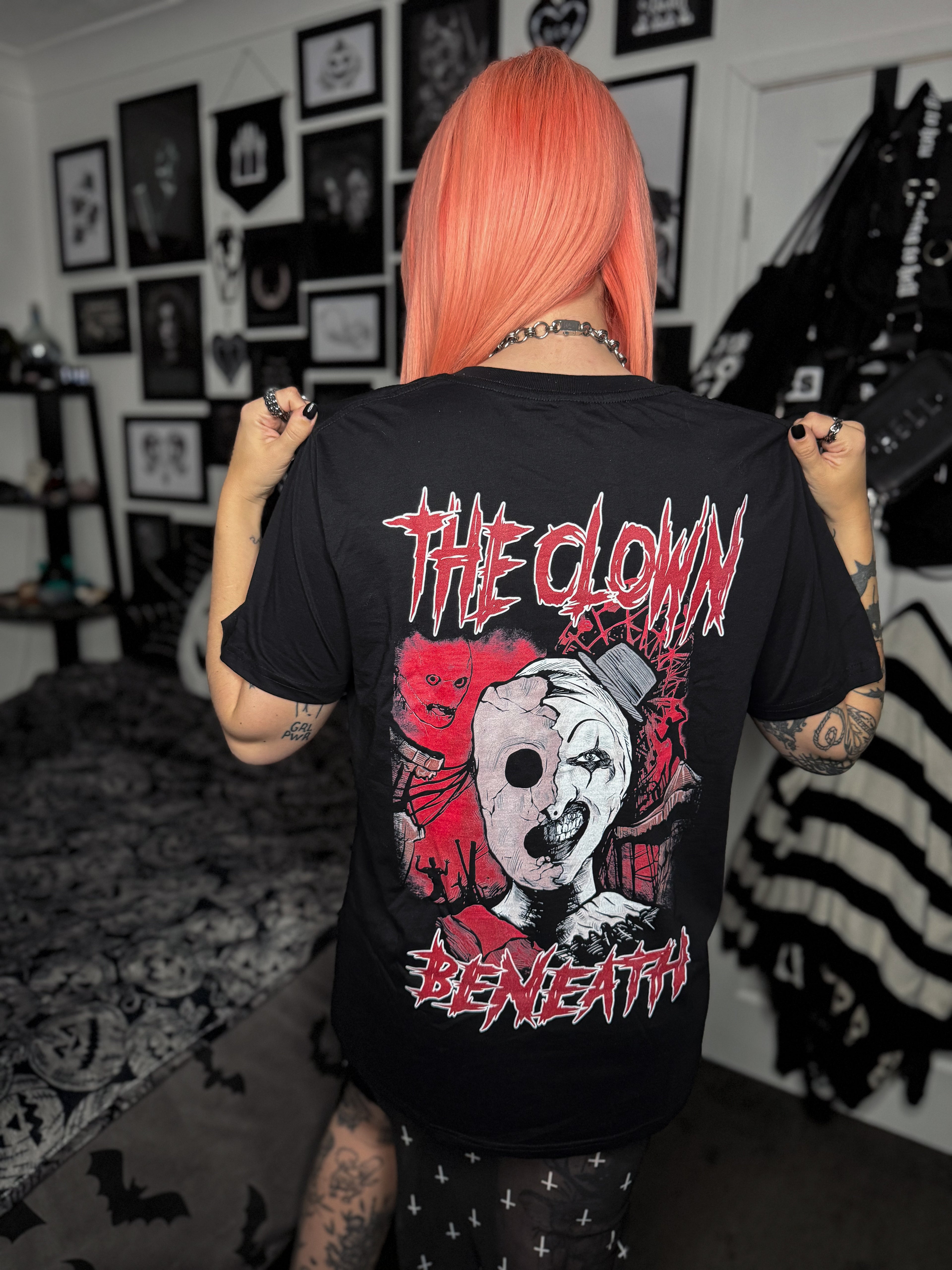 'THE CLOWN BENEATH' TEE - SLIPKNOT X TERRIFIER