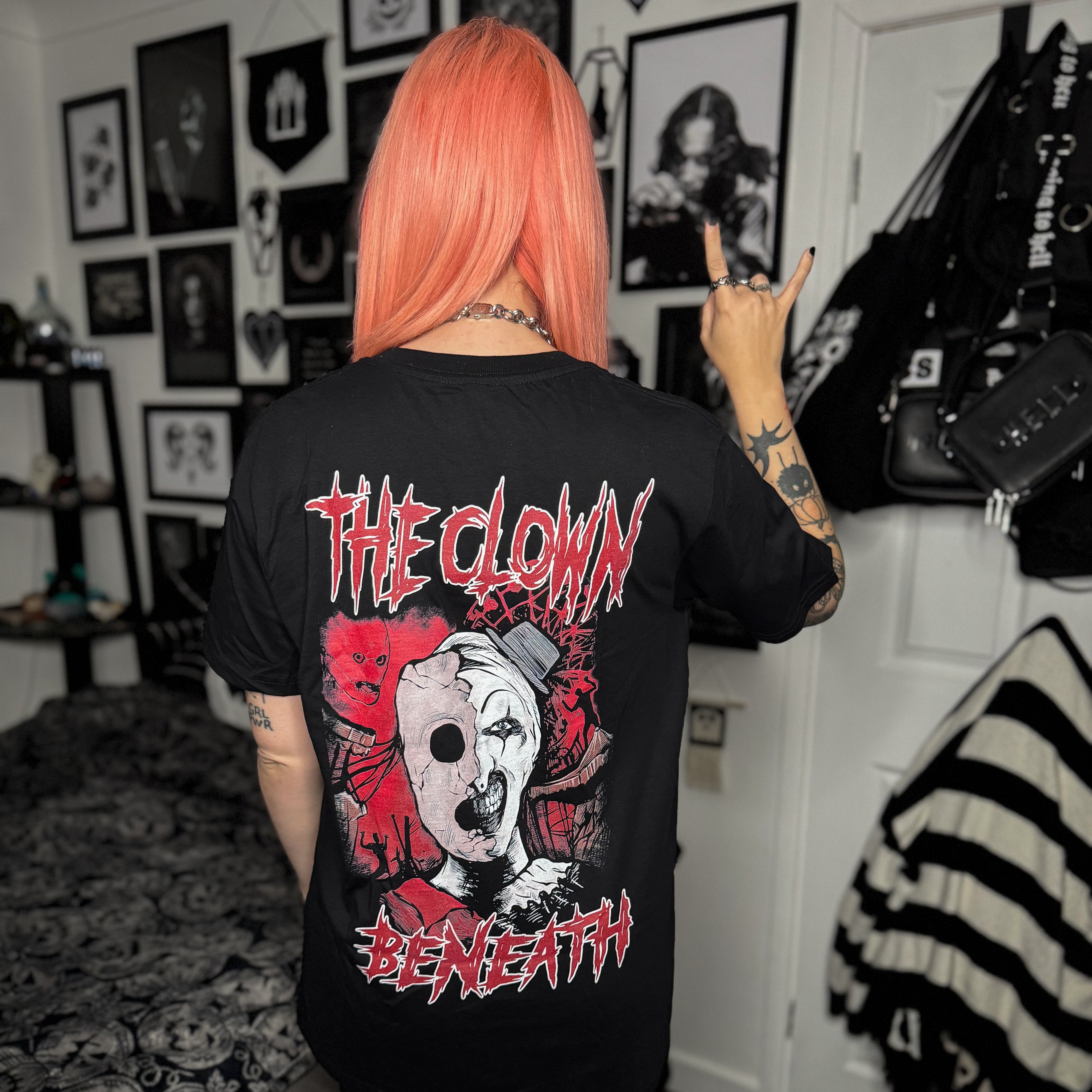 'THE CLOWN BENEATH' TEE - SLIPKNOT X TERRIFIER