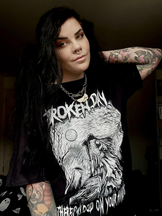 'GRAVEDIGGER' TEE
